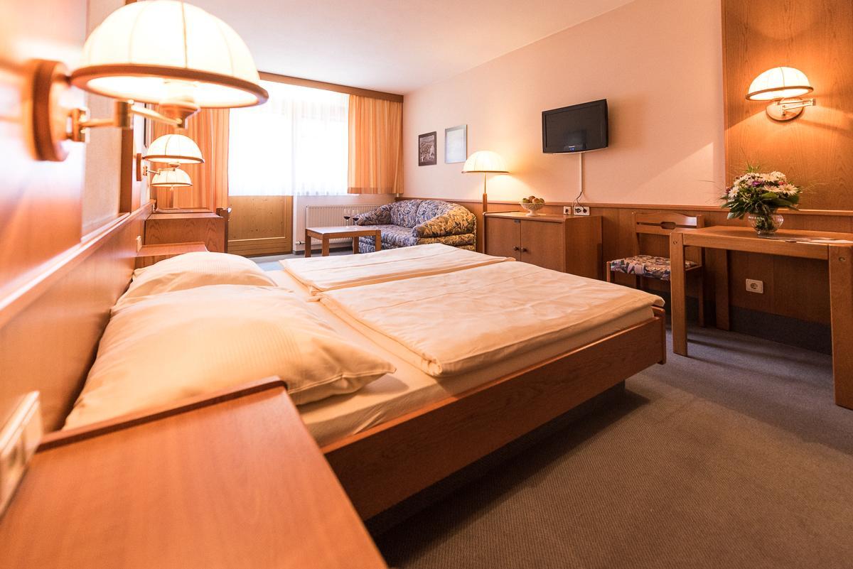 Gasthof Zum Hirschen Burgau Bagian luar foto