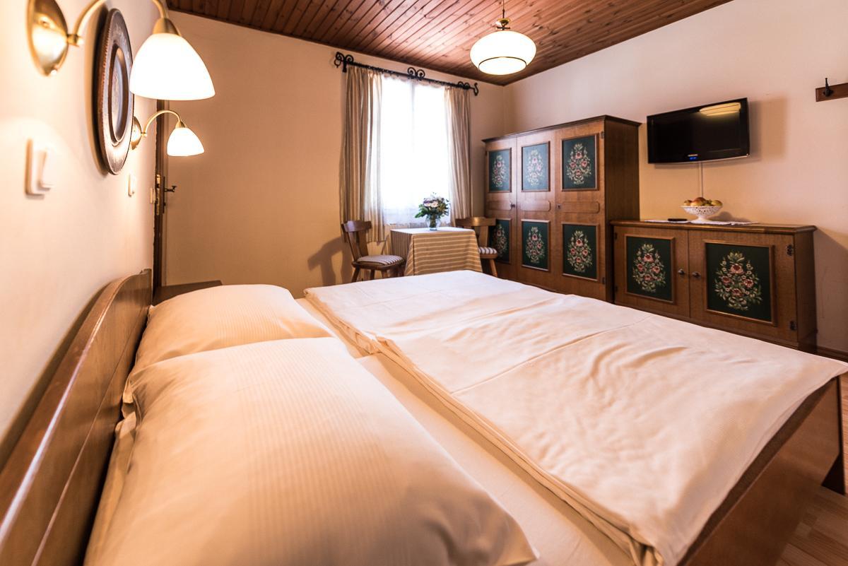 Gasthof Zum Hirschen Burgau Bagian luar foto