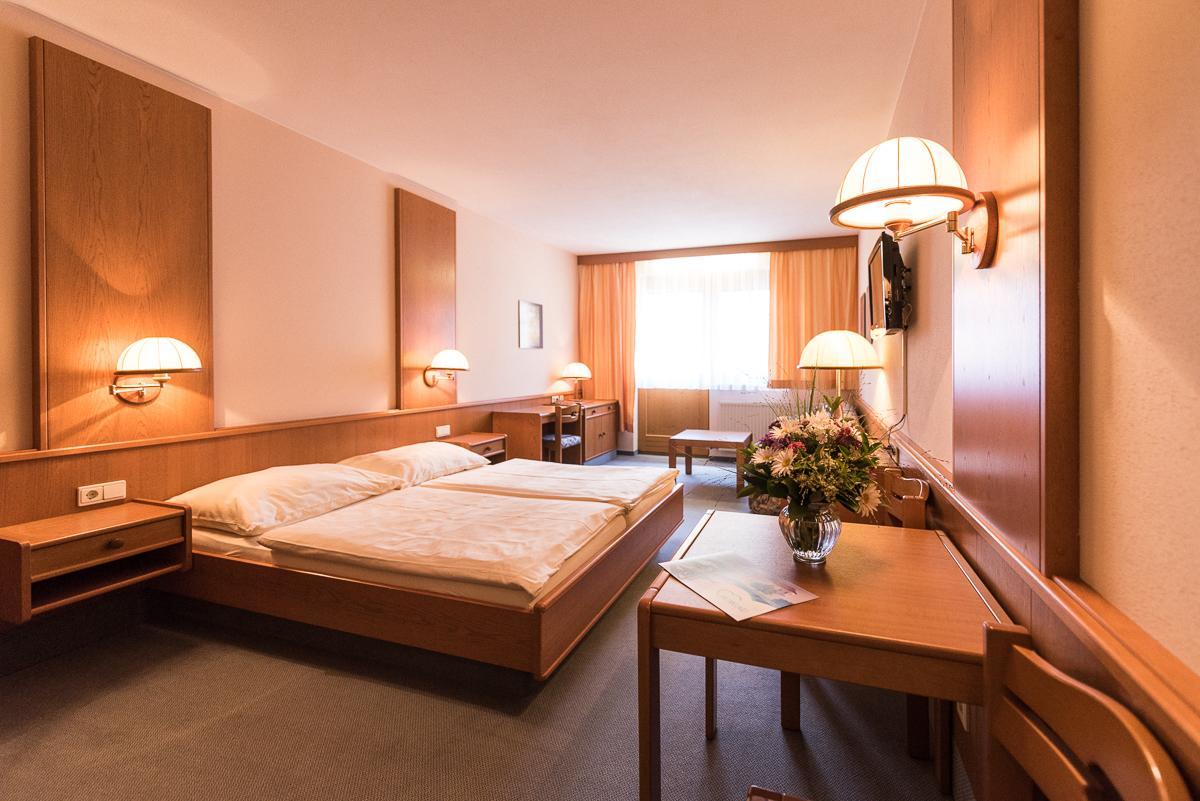 Gasthof Zum Hirschen Burgau Bagian luar foto